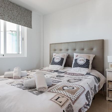 Room In Apartment - 1St Line Top Floor Apartment Carrer del Mar Bagian luar foto