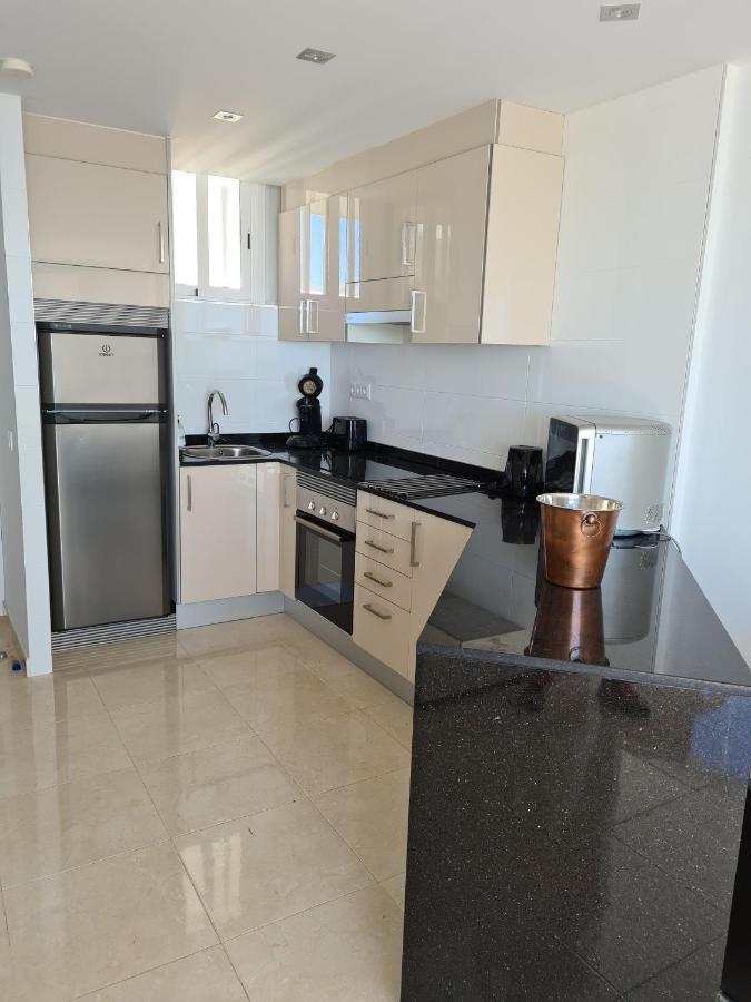 Room In Apartment - 1St Line Top Floor Apartment Carrer del Mar Bagian luar foto
